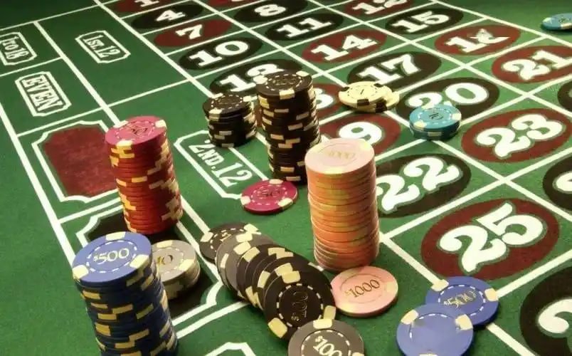 Antarmuka aplikasi mobile sins slot menampilkan pasar pertandingan Liga 1 dan opsi pembayaran DANA, OVO, GoPay